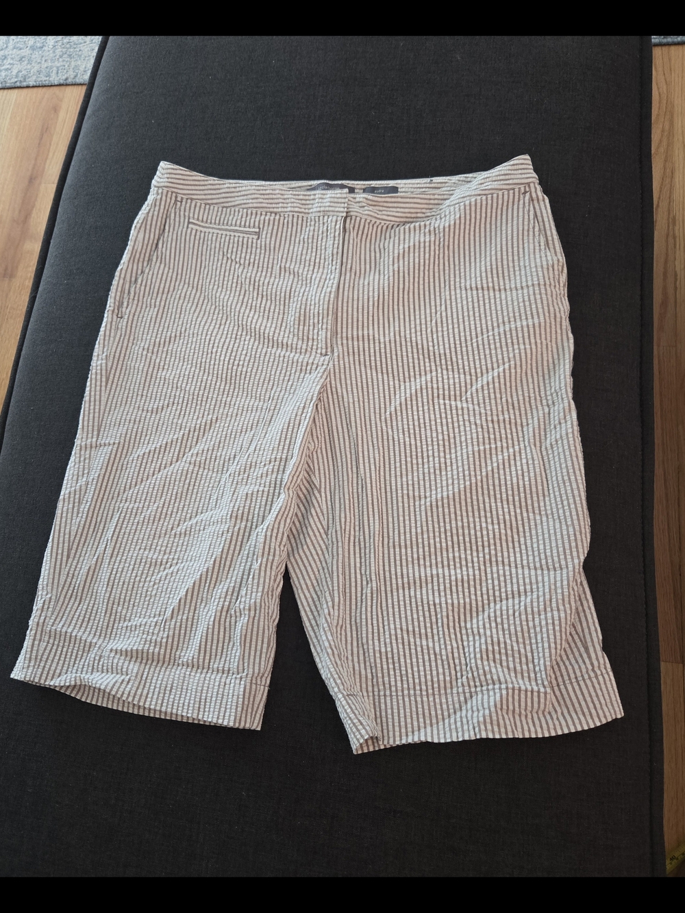 Liz Claiborne Seersucker Striped Shorts NWOT size 12